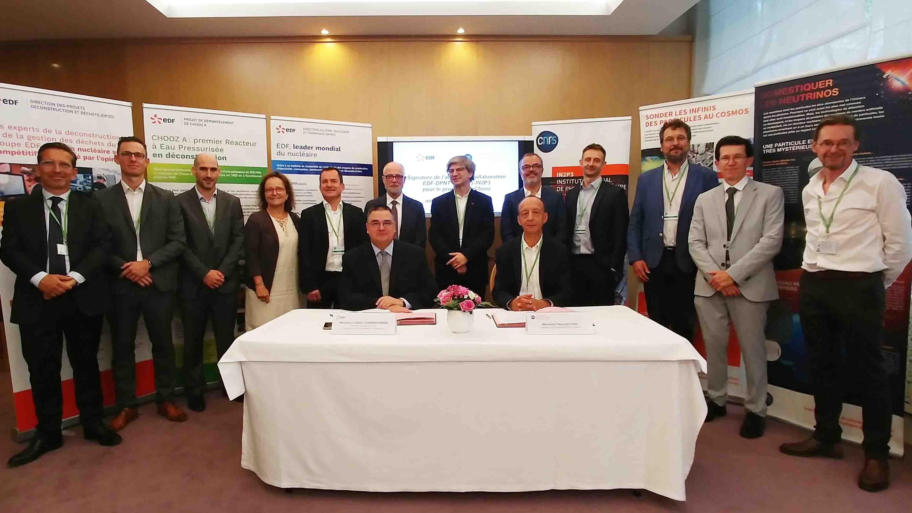 On september 7th IN2P3 and EDF signed a collaboration agreement, which allows to launch  of the exploratory 'SuperChooz Pathfinder' project to test the feasibility of a large neutrino study project installed at the Chooz power plant.
