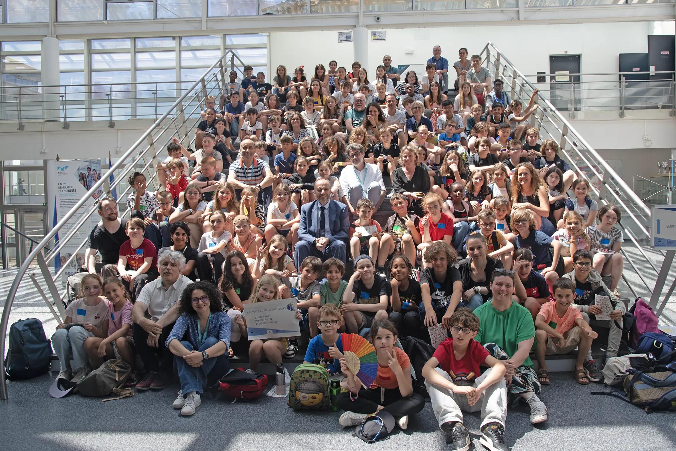 Les 16 et 17 juin, le laboratoire Subatech a eu le plaisir de participer au projet ILE – Infinis à l’École, une belle initiative qui tisse des liens entre le monde de la recherche et celui de l’enseignement primaire.
