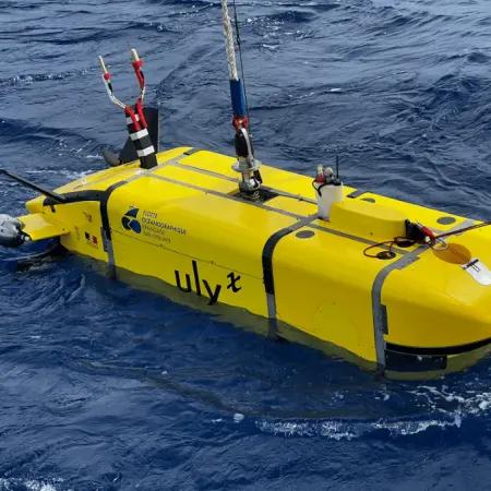 
Le projet Radiocean, soutenu par la MITI du CNRS, vise à évaluer l'impact environnemental des déchets nucléaires immergés dans l'Atlantique Nord-Est entre les années 1950 et 1990. Plus de 200 000 fûts radioactifs reposent à des profondeurs comprises entre 3 000 et 5 000 mètres.
