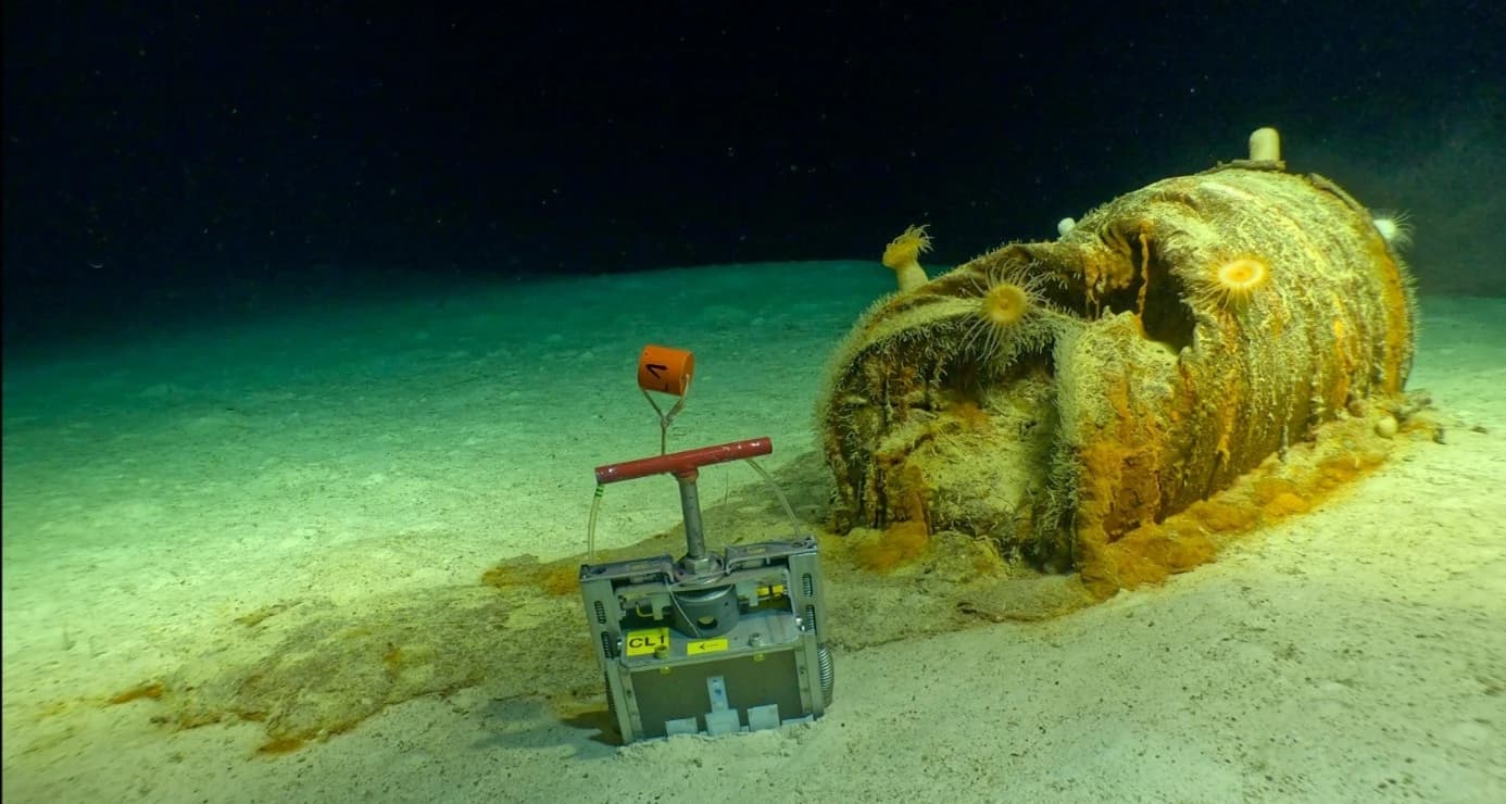 Après un mois de campagne en mer à bord du navire océanographique Pourquoi Pas ?, la seconde campagne du projet NODSSUM (Nuclear Ocean Dump Site SUrvey and Monitoring) s'est achevée le 28 juin 2026. Coordonné par le CNRS et co-piloté par l'IN2P3 et l'INSU, ce projet rassemble plusieurs laboratoires français et internationaux, dont Subatech, pour mieux comprendre le devenir des déchets radioactifs immergés dans les grands fonds de l'océan Atlantique.